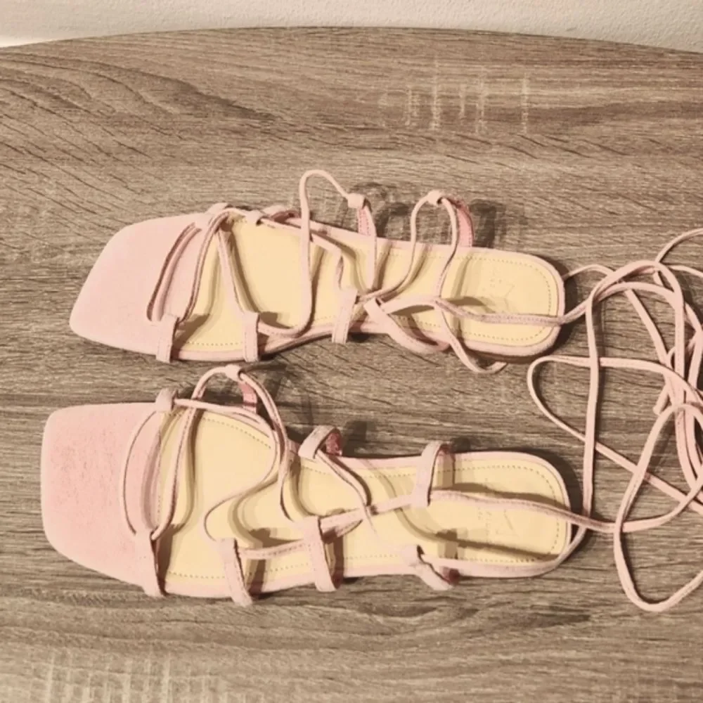 MARC FISHER  NEW  CALYDA SANDAL PINK COLOR NEW SIZE 6,5 Leather Upper.